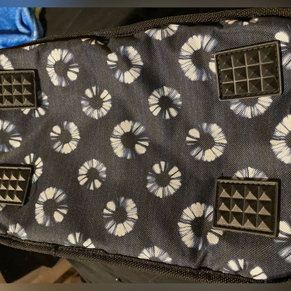 Picnic Style Basket, Lightweight, Insulated & Collapsible - Picture 5 of 7